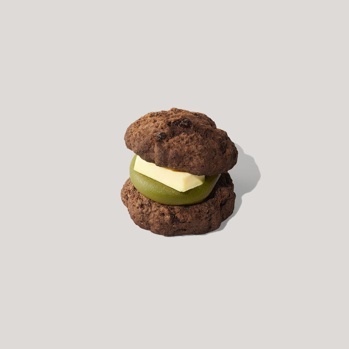 抹茶あんバター チョコスコーンサンド（提供写真）